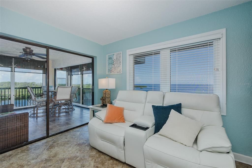 На продажу: $489,500 (2 спален, 2 ванн, 1578 Квадратных фут)