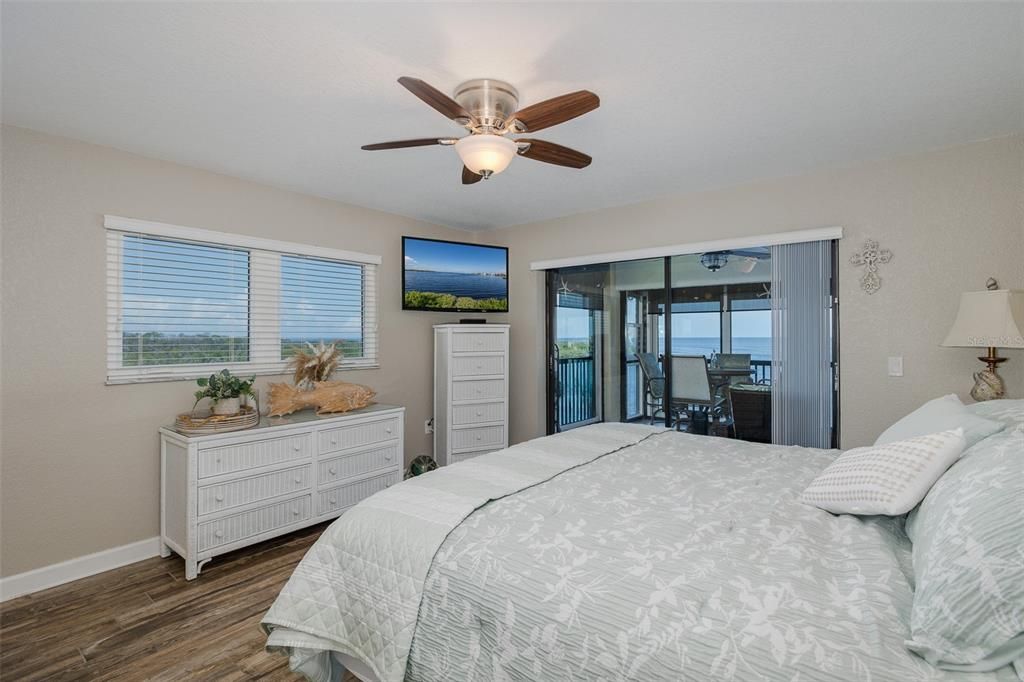 На продажу: $489,500 (2 спален, 2 ванн, 1578 Квадратных фут)