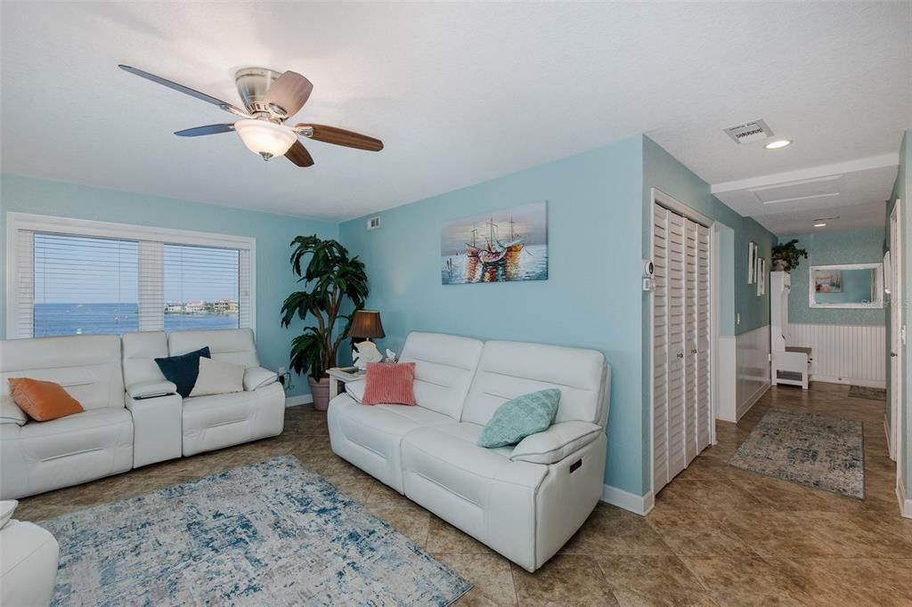 На продажу: $489,500 (2 спален, 2 ванн, 1578 Квадратных фут)