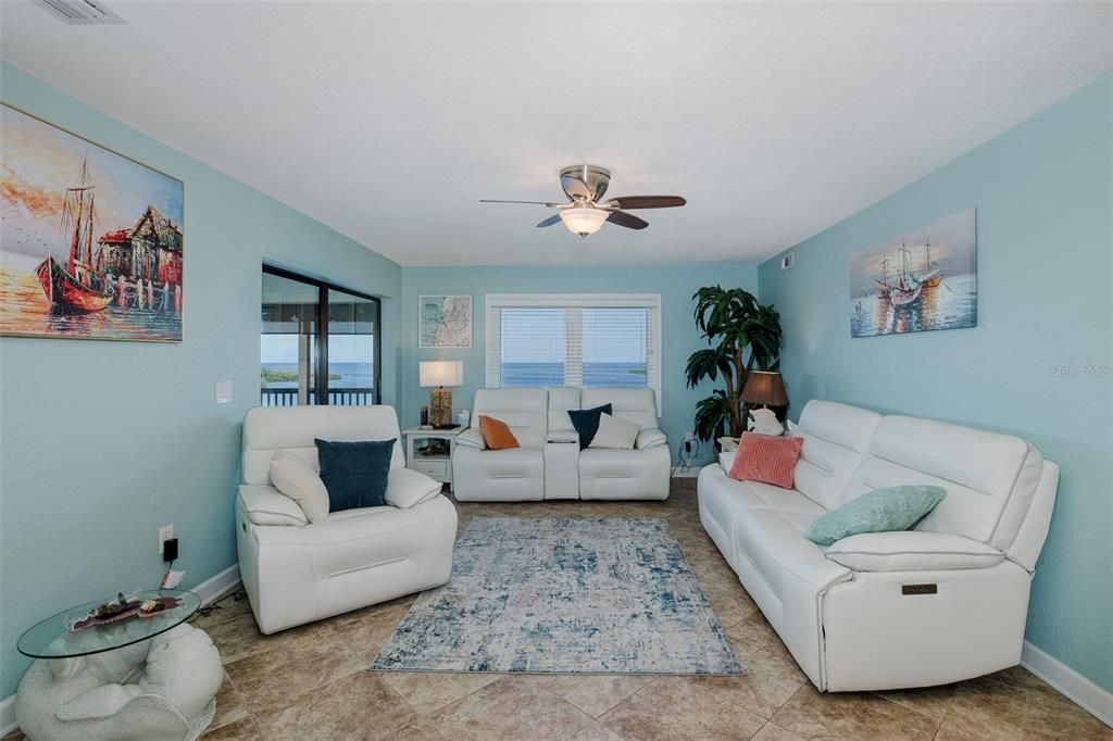 На продажу: $489,500 (2 спален, 2 ванн, 1578 Квадратных фут)