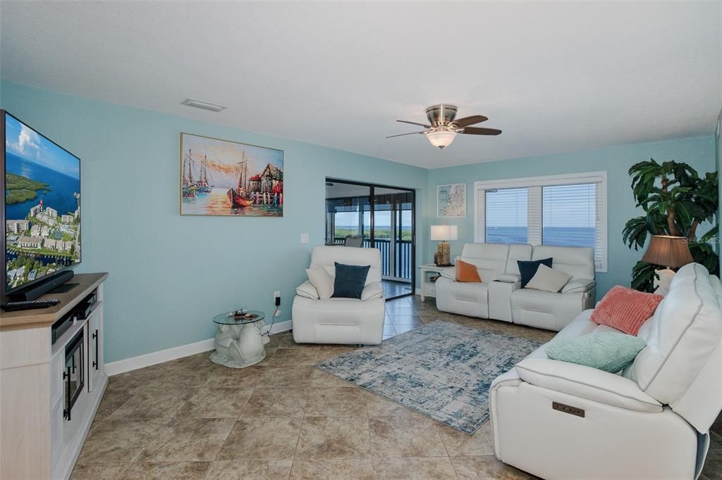 На продажу: $489,500 (2 спален, 2 ванн, 1578 Квадратных фут)