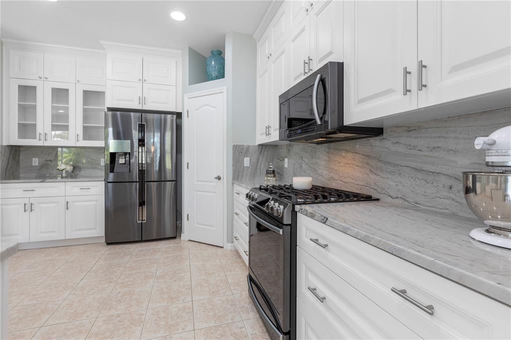 For Sale: $735,000 (5 beds, 3 baths, 3372 Square Feet)