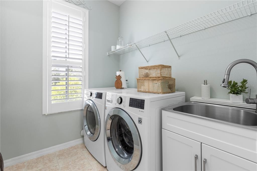 For Sale: $735,000 (5 beds, 3 baths, 3372 Square Feet)