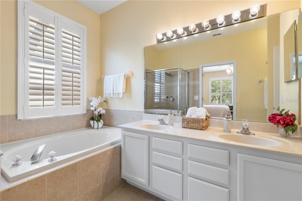 For Sale: $735,000 (5 beds, 3 baths, 3372 Square Feet)