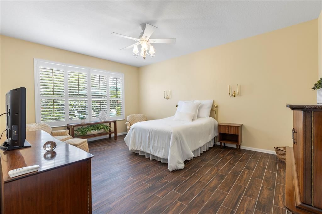 For Sale: $735,000 (5 beds, 3 baths, 3372 Square Feet)