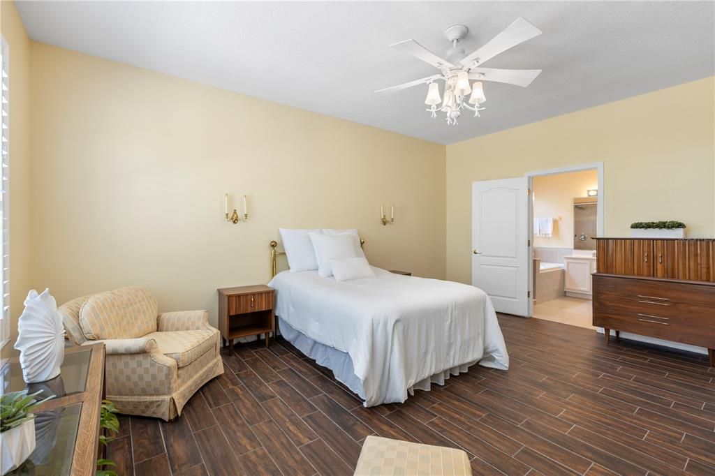 For Sale: $735,000 (5 beds, 3 baths, 3372 Square Feet)