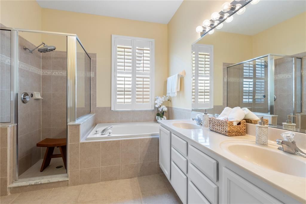 For Sale: $735,000 (5 beds, 3 baths, 3372 Square Feet)