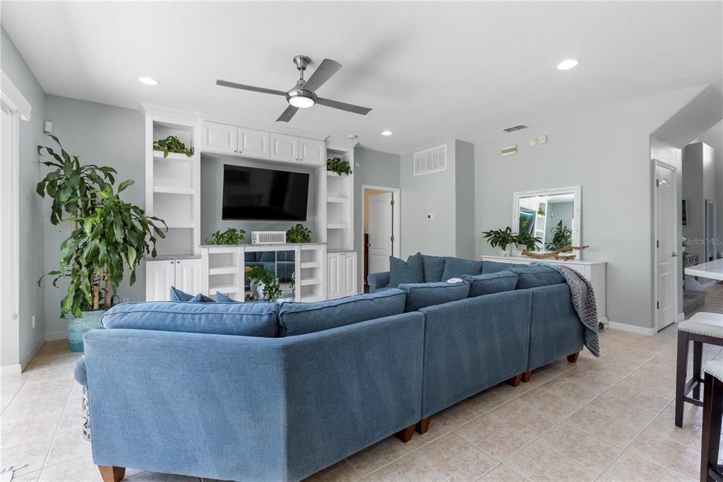 For Sale: $735,000 (5 beds, 3 baths, 3372 Square Feet)