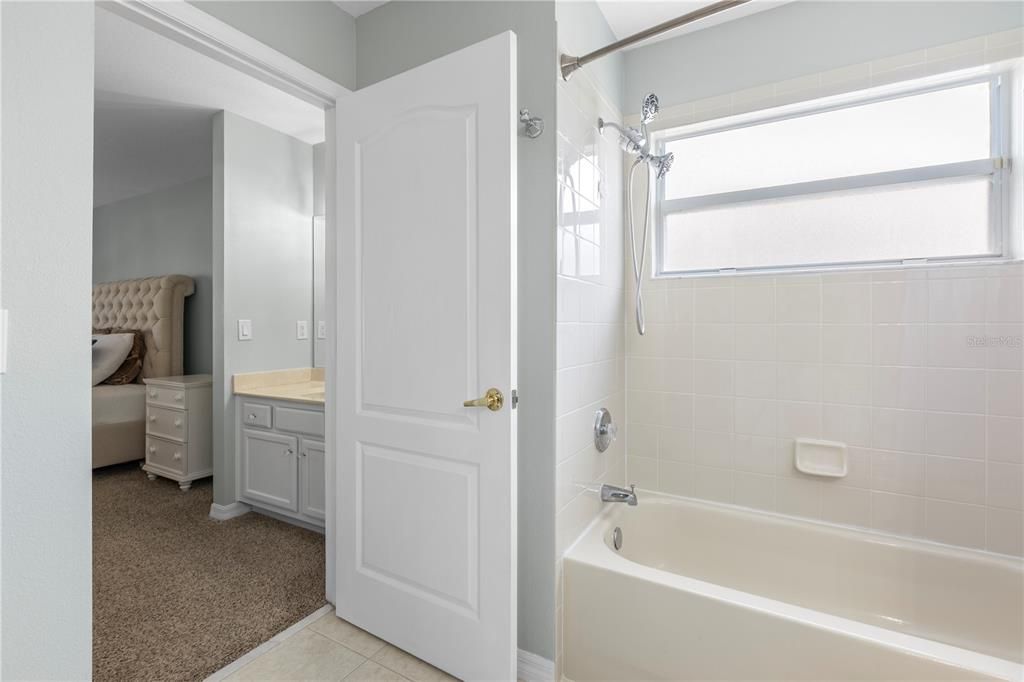 For Sale: $735,000 (5 beds, 3 baths, 3372 Square Feet)