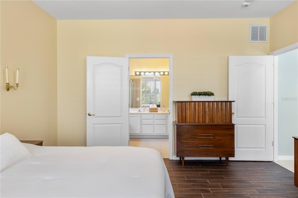 For Sale: $735,000 (5 beds, 3 baths, 3372 Square Feet)