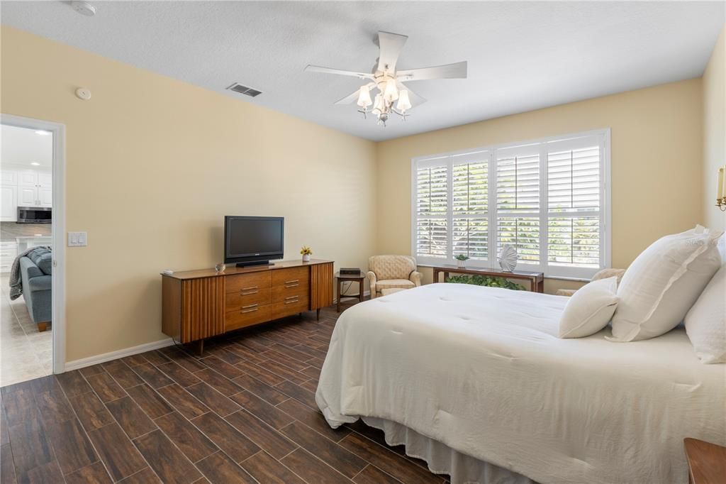 For Sale: $735,000 (5 beds, 3 baths, 3372 Square Feet)