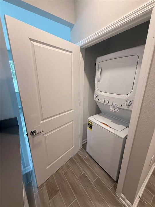 En Venta: $384,450 (4 camas, 3 baños, 2211 Pies cuadrados)