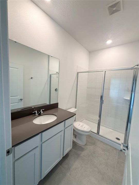 En Venta: $384,450 (4 camas, 3 baños, 2211 Pies cuadrados)