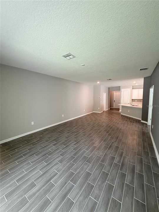 En Venta: $384,450 (4 camas, 3 baños, 2211 Pies cuadrados)