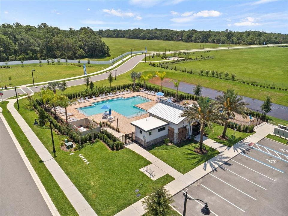 En Venta: $384,450 (4 camas, 3 baños, 2211 Pies cuadrados)