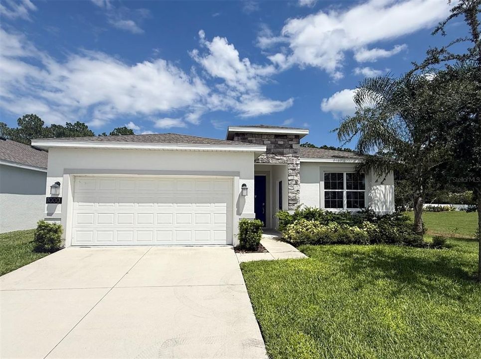 En Venta: $384,450 (4 camas, 3 baños, 2211 Pies cuadrados)