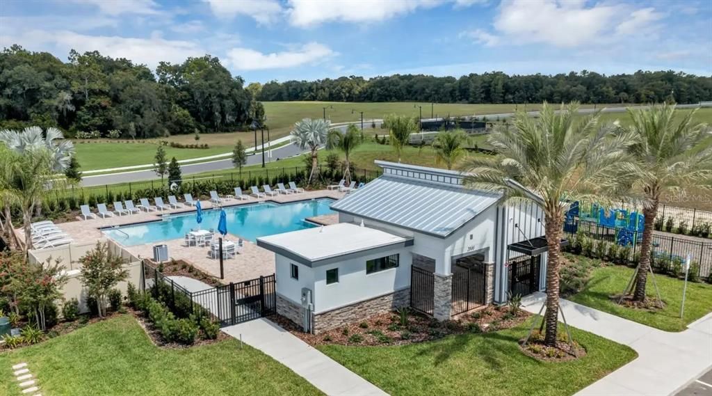 En Venta: $384,450 (4 camas, 3 baños, 2211 Pies cuadrados)