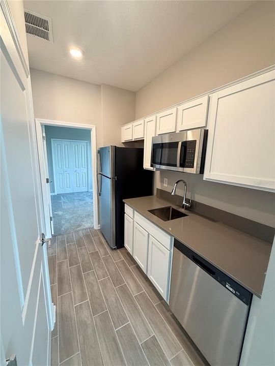 En Venta: $384,450 (4 camas, 3 baños, 2211 Pies cuadrados)