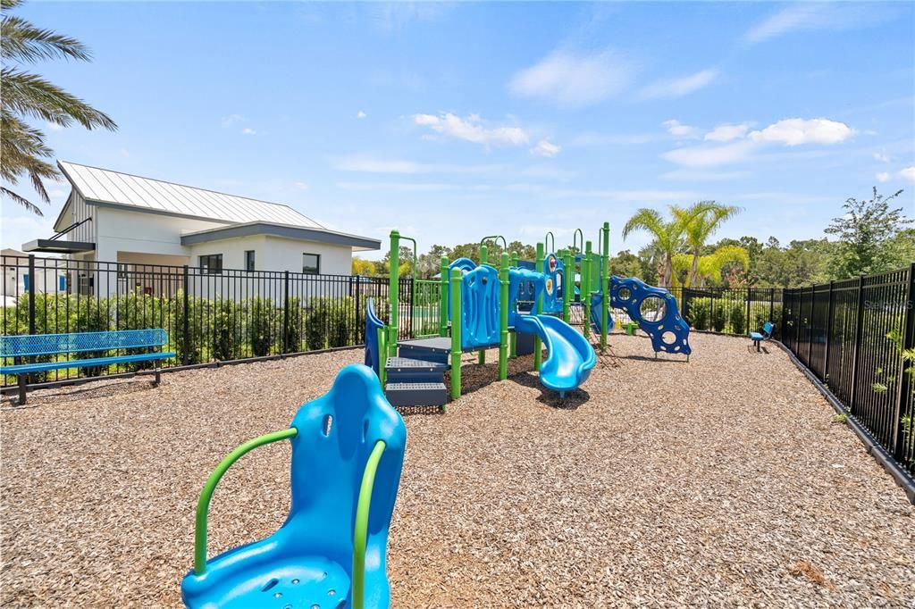 En Venta: $384,450 (4 camas, 3 baños, 2211 Pies cuadrados)