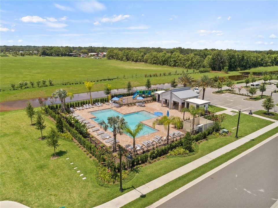 En Venta: $384,450 (4 camas, 3 baños, 2211 Pies cuadrados)