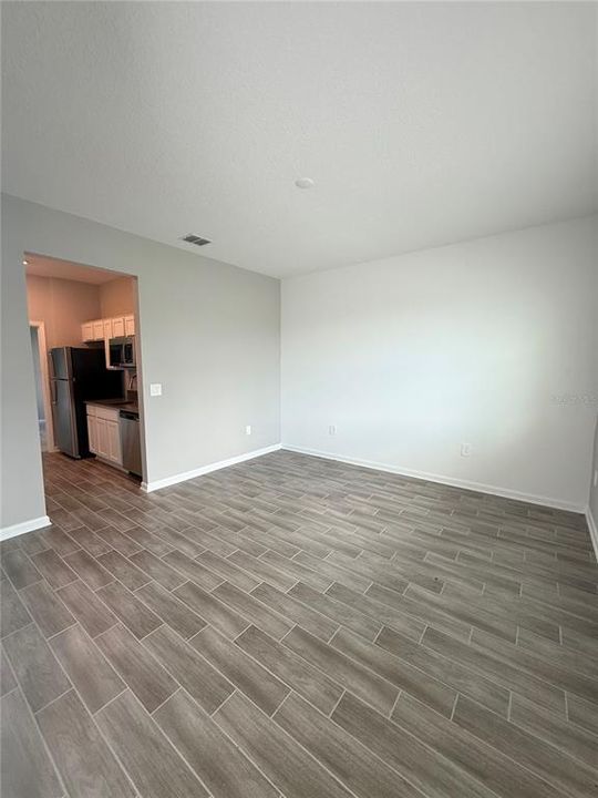 En Venta: $384,450 (4 camas, 3 baños, 2211 Pies cuadrados)