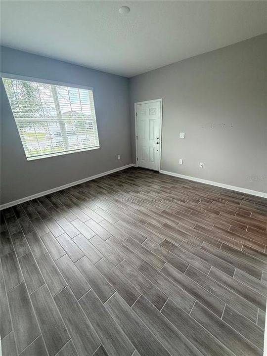 En Venta: $384,450 (4 camas, 3 baños, 2211 Pies cuadrados)