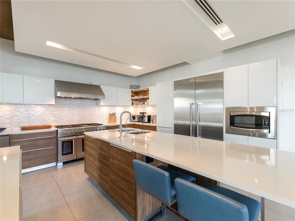 На продажу: $6,400,000 (5 спален, 5 ванн, 4500 Квадратных фут)