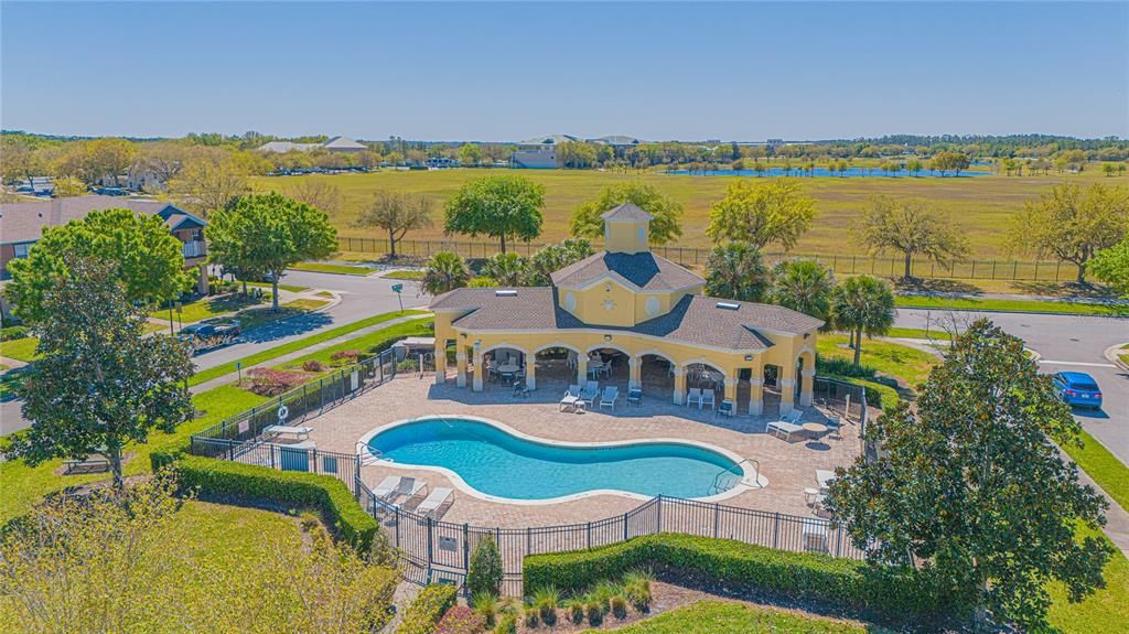 合同活跃: $605,000 (5 贝兹, 3 浴室, 3347 平方英尺)