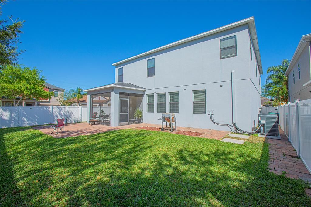 合同活跃: $605,000 (5 贝兹, 3 浴室, 3347 平方英尺)