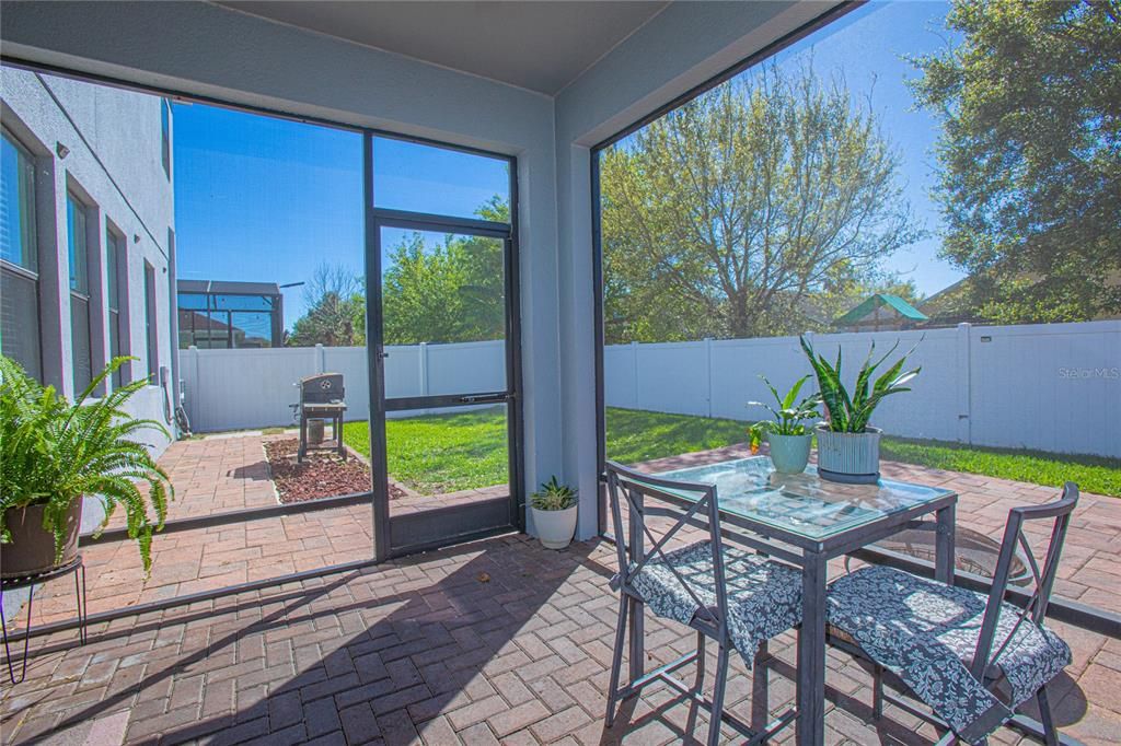 合同活跃: $605,000 (5 贝兹, 3 浴室, 3347 平方英尺)