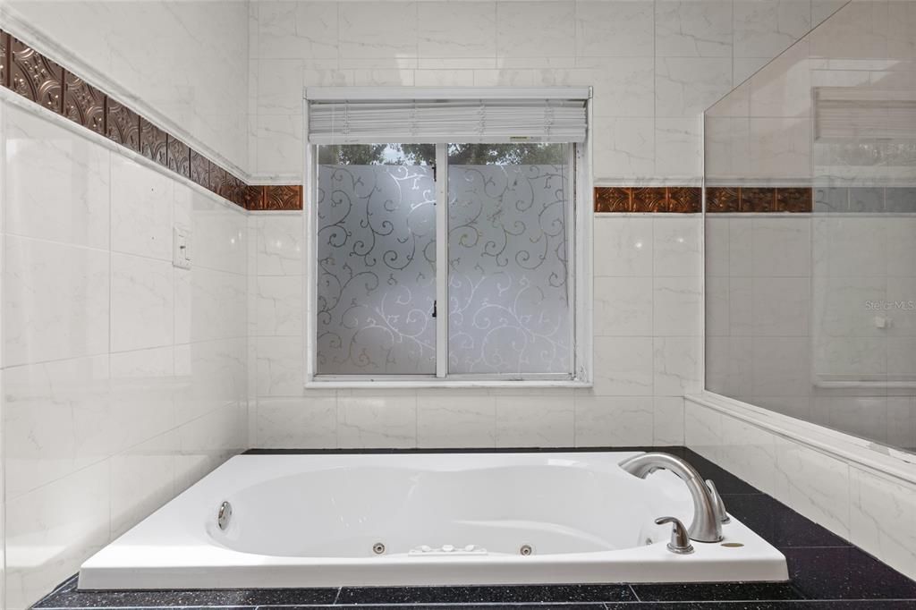 For Sale: $499,900 (3 beds, 3 baths, 2924 Square Feet)