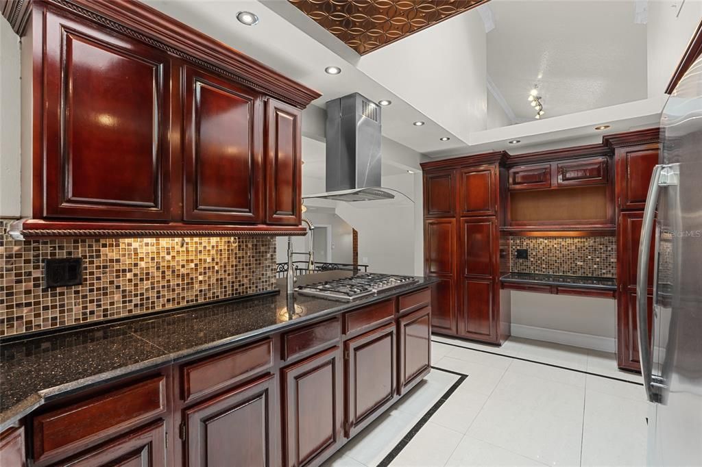 For Sale: $499,900 (3 beds, 3 baths, 2924 Square Feet)