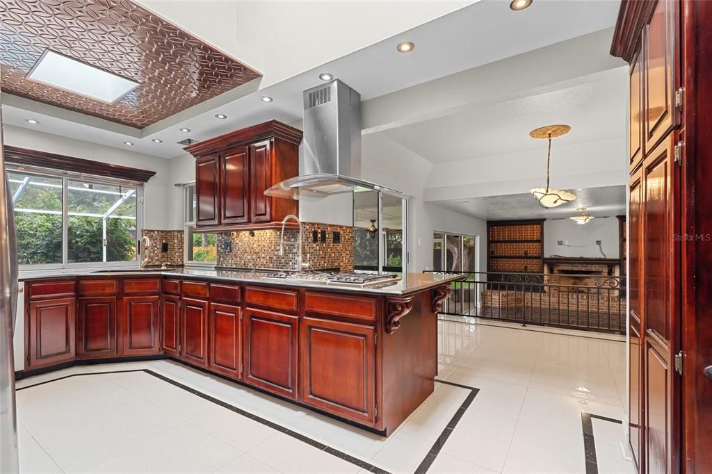 For Sale: $499,900 (3 beds, 3 baths, 2924 Square Feet)