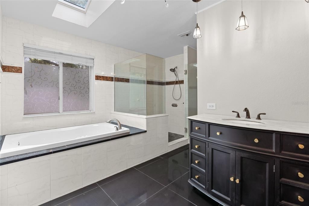 For Sale: $499,900 (3 beds, 3 baths, 2924 Square Feet)