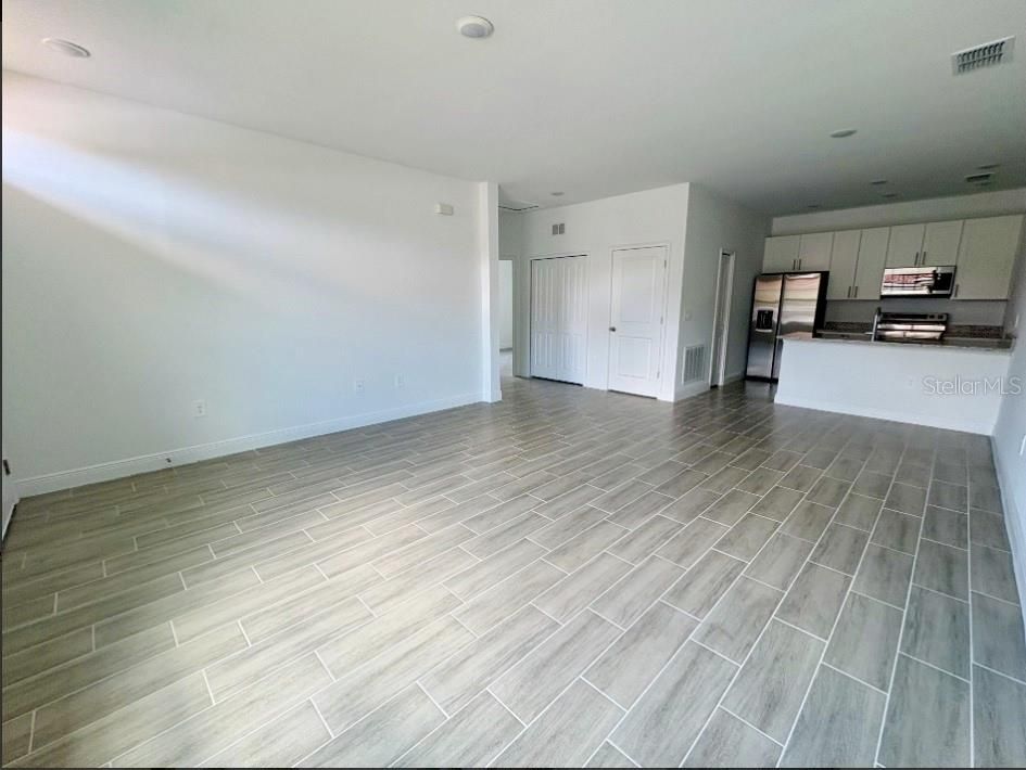 For Rent: $1,425 (2 beds, 2 baths, 1055 Square Feet)