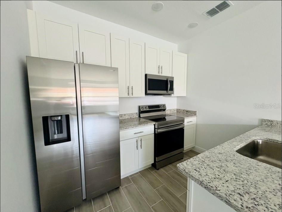 For Rent: $1,425 (2 beds, 2 baths, 1055 Square Feet)