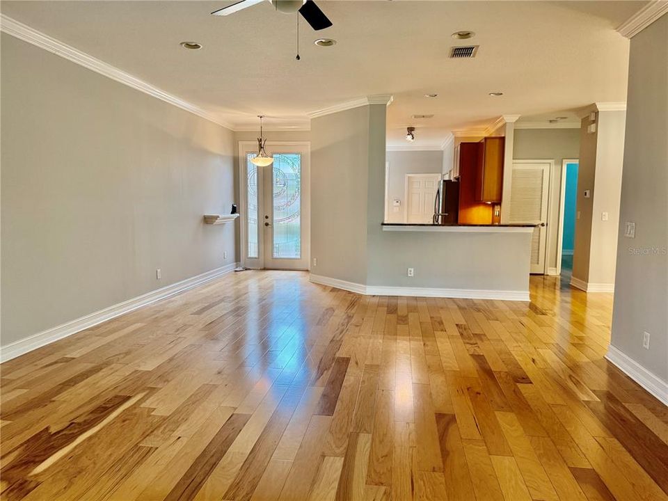Active With Contract: $2,250 (2 beds, 2 baths, 1496 Square Feet)