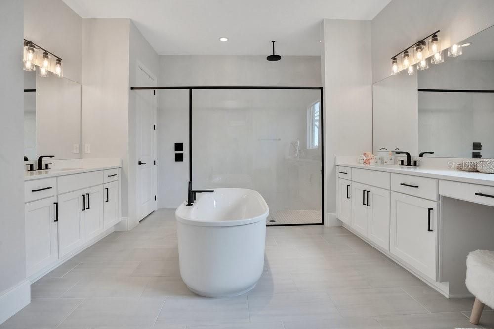 En Venta: $2,450,000 (5 camas, 4 baños, 4893 Pies cuadrados)