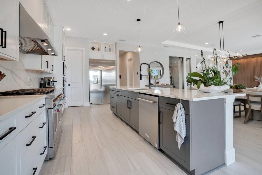 En Venta: $2,450,000 (5 camas, 4 baños, 4893 Pies cuadrados)