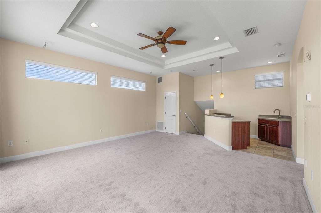 Под контрактом: $749,900 (4 спален, 3 ванн, 3471 Квадратных фут)