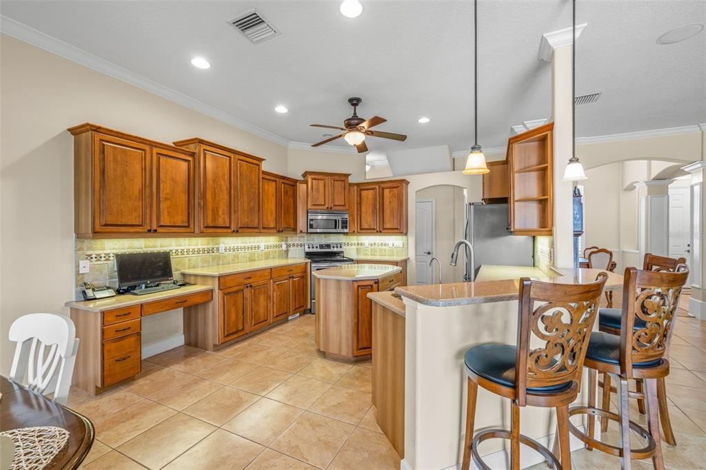 Под контрактом: $749,900 (4 спален, 3 ванн, 3471 Квадратных фут)