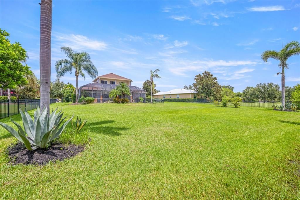 Под контрактом: $749,900 (4 спален, 3 ванн, 3471 Квадратных фут)