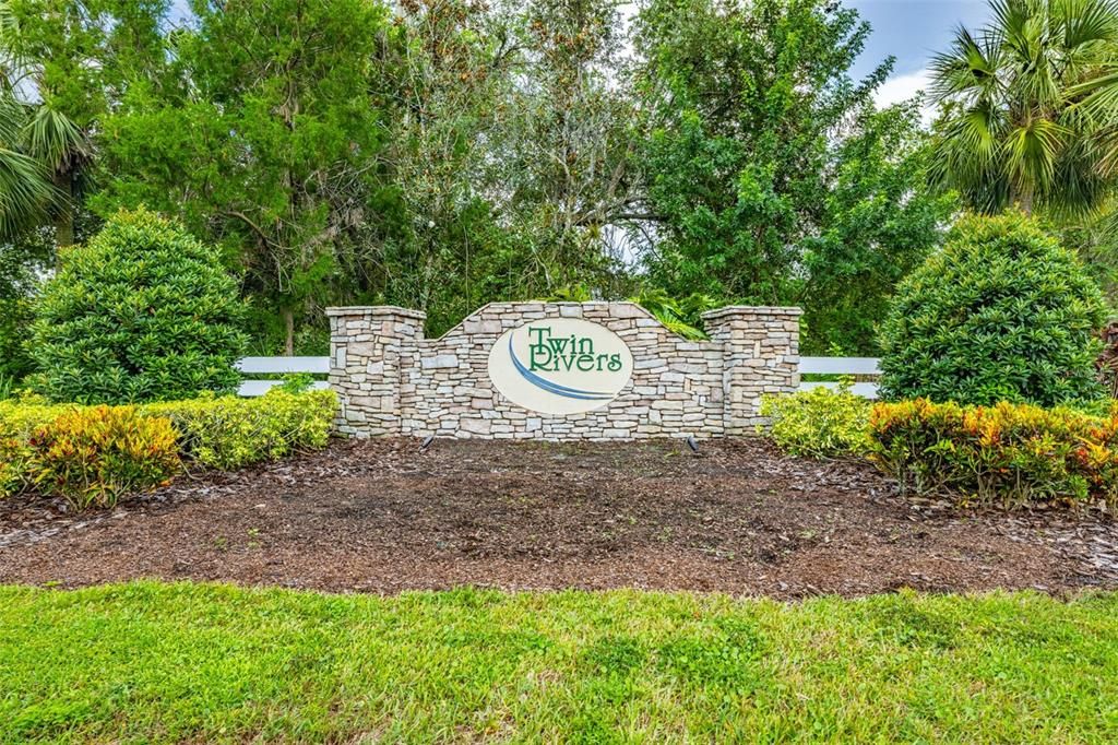 Под контрактом: $749,900 (4 спален, 3 ванн, 3471 Квадратных фут)