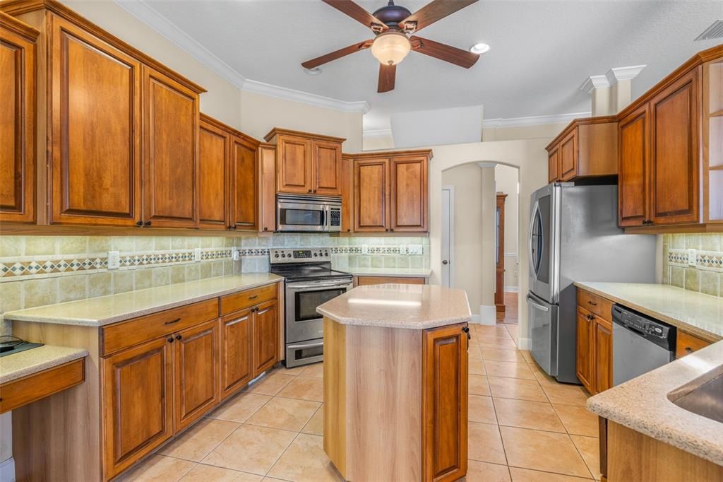 Под контрактом: $749,900 (4 спален, 3 ванн, 3471 Квадратных фут)