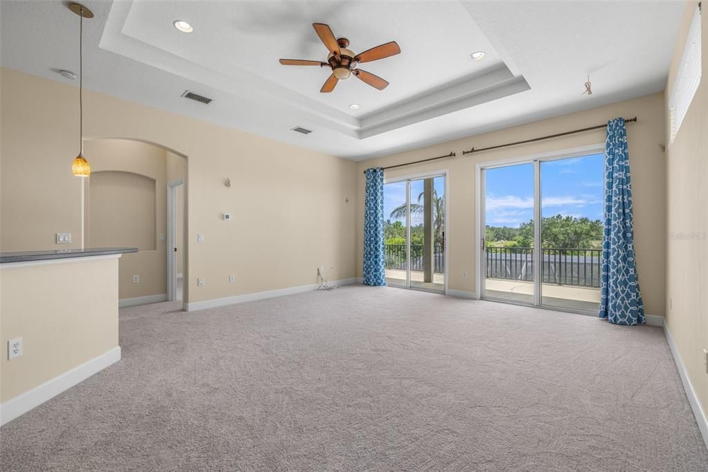 Под контрактом: $749,900 (4 спален, 3 ванн, 3471 Квадратных фут)