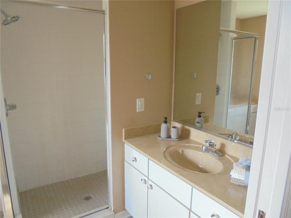 待售: $299,900 (3 贝兹, 2 浴室, 1611 平方英尺)