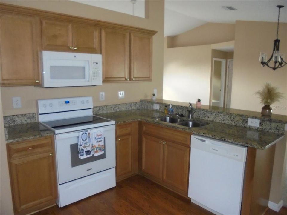 待售: $299,900 (3 贝兹, 2 浴室, 1611 平方英尺)