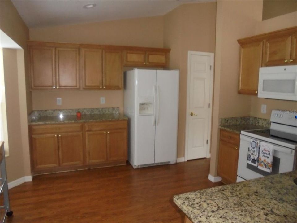 待售: $299,900 (3 贝兹, 2 浴室, 1611 平方英尺)