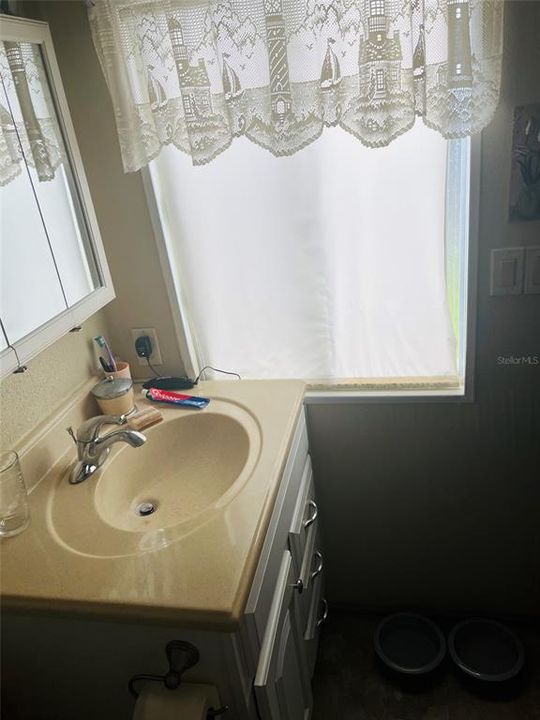 待售: $124,000 (2 贝兹, 2 浴室, 1043 平方英尺)