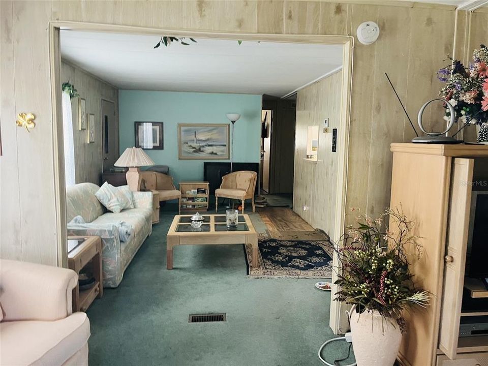 待售: $124,000 (2 贝兹, 2 浴室, 1043 平方英尺)